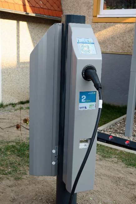 Stromtanken für E-Autos ist im Wohngebiet Suhl-Mitte jetzt an vier Ladepunkten möglich.